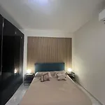 Frankie's House Рипосто